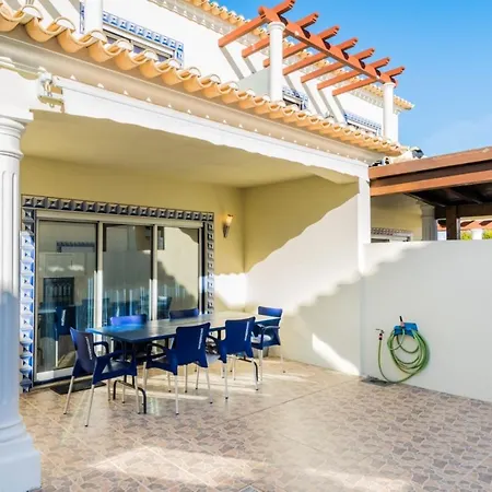 Villa Akivillas Must *